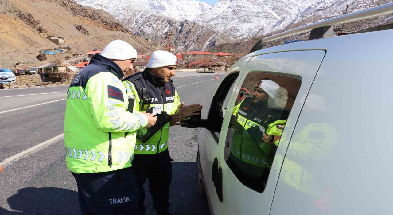 Hakkaride trafik denetimi