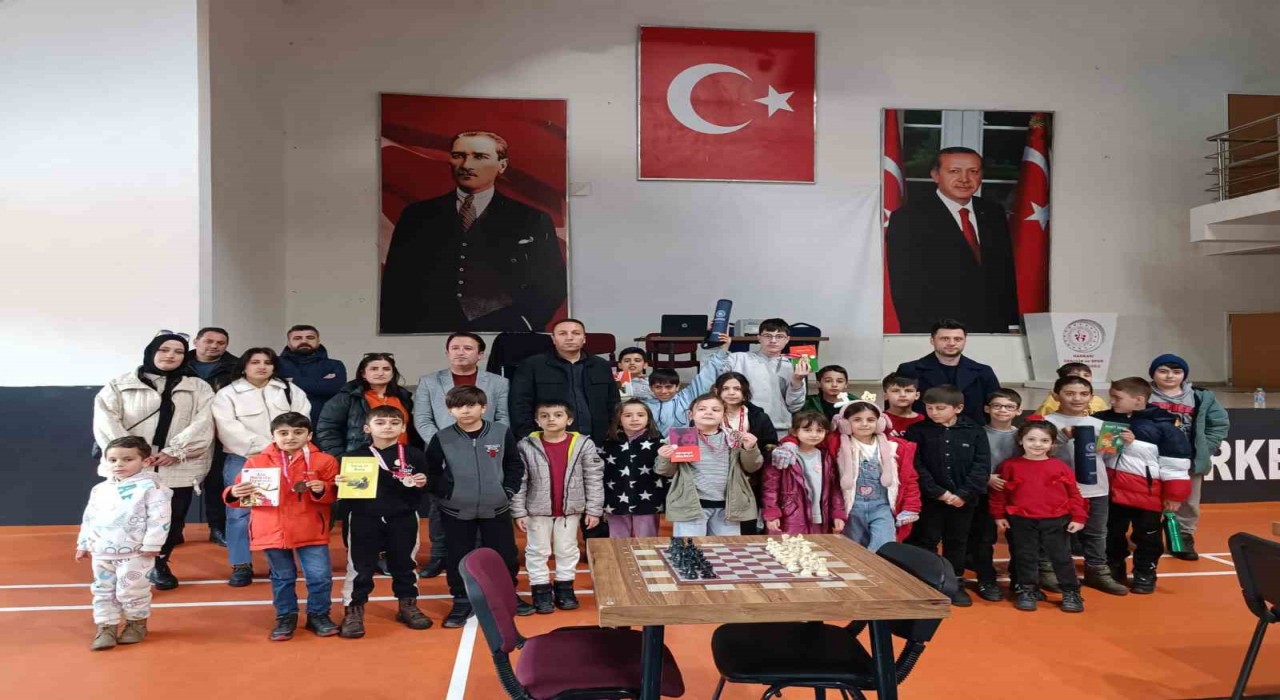 Hakkaride Yıldırım Satranç Turnuvası düzenlendi