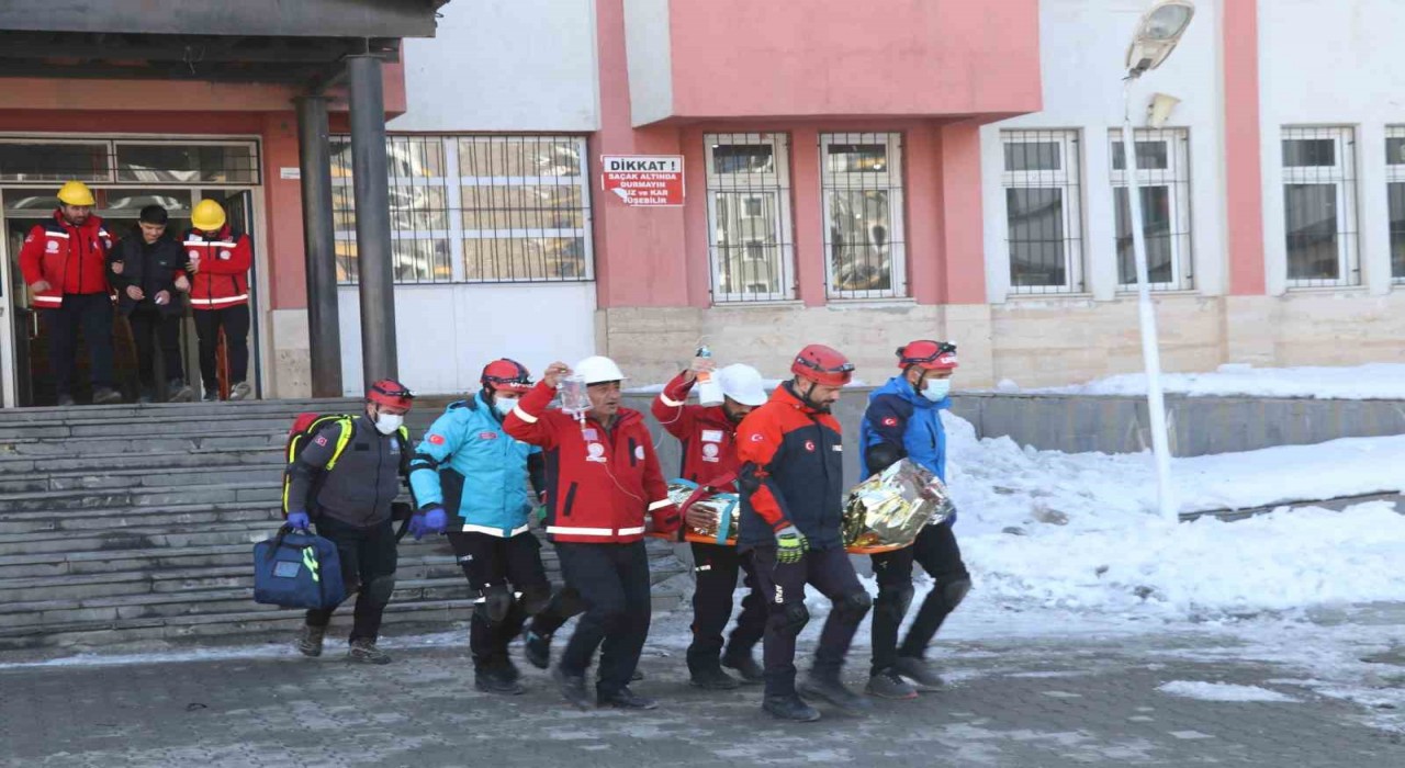Hakkârideki tatbikat gerçeğini aratmadı