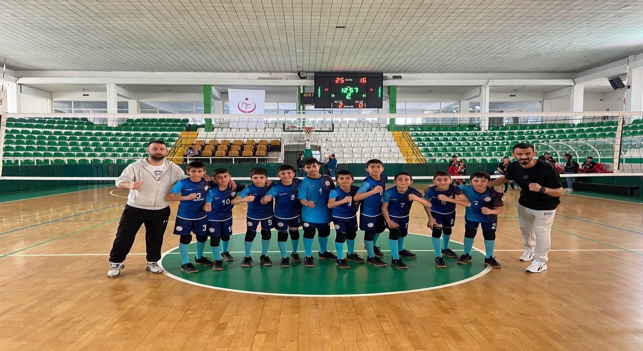 Hamur Adımova Ortaokulundan voleybolda büyük başarı