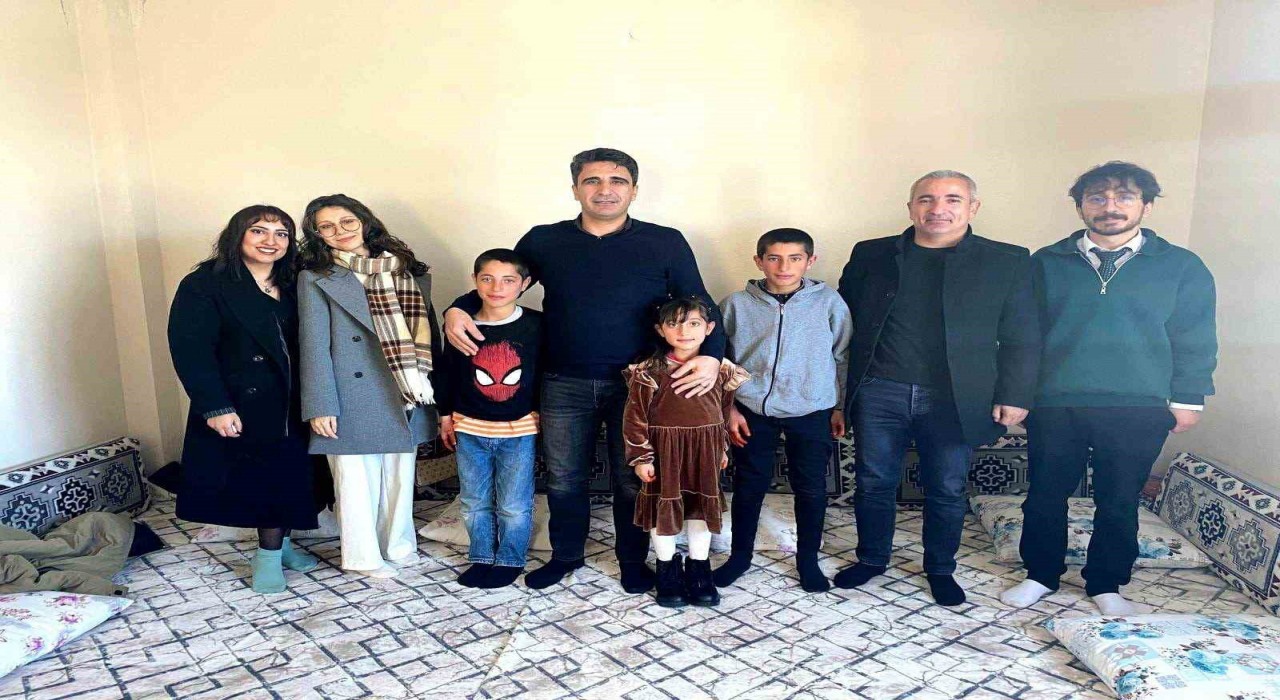 Hamur Kaymakamı Mahirden yetim ve öksüz çocuklara doğum günü sürprizi