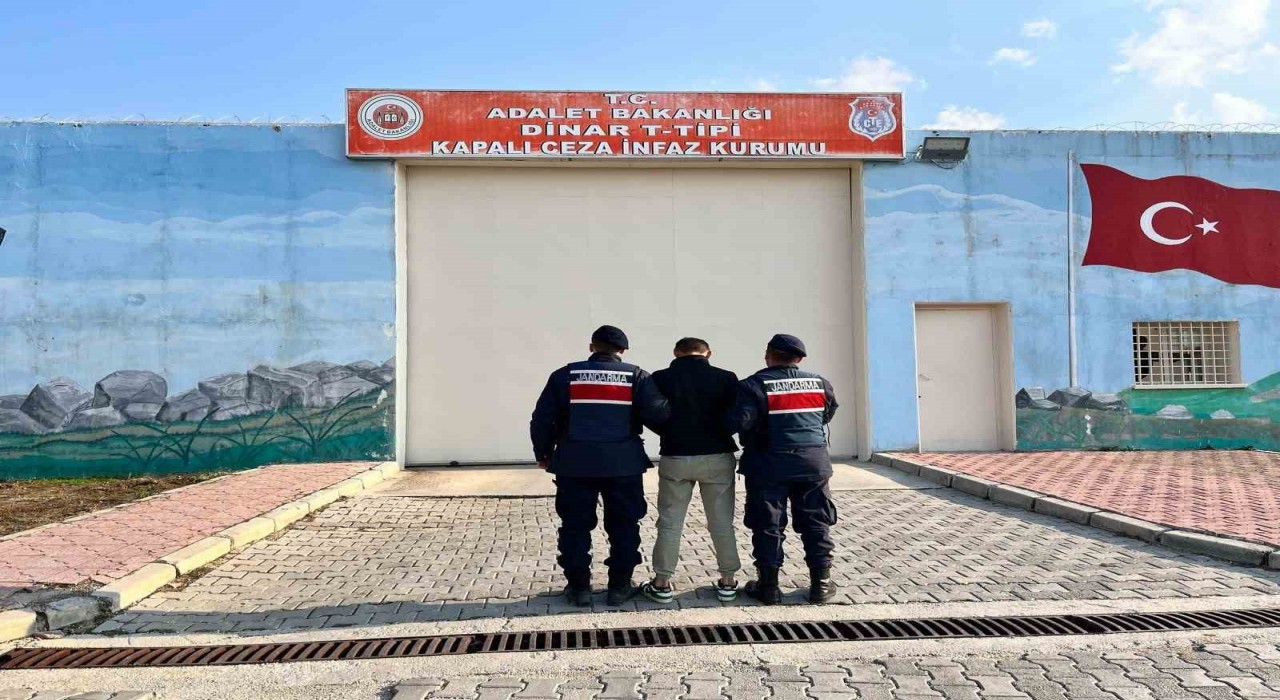 Hapis cezasıyla aranan 2 şahsı jandarma yakaladı