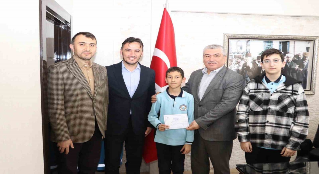 Harçlıklarını biriktirip Filistine bağışladılar