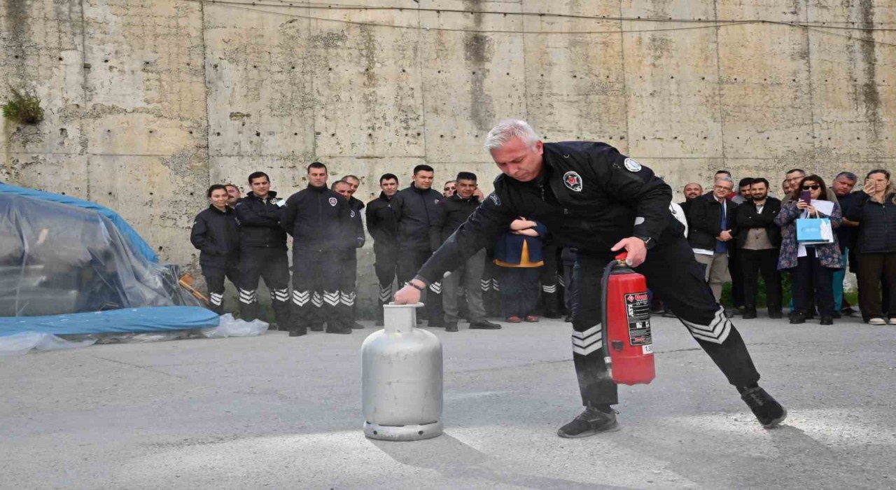 Hastane personeline uygulamalı yangın eğitimi