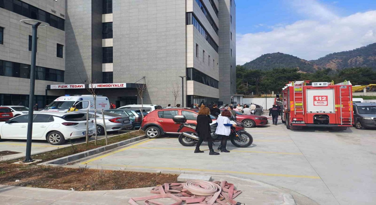 Hastanede elektrik kabloları yandı, hastalar tahliye edildi