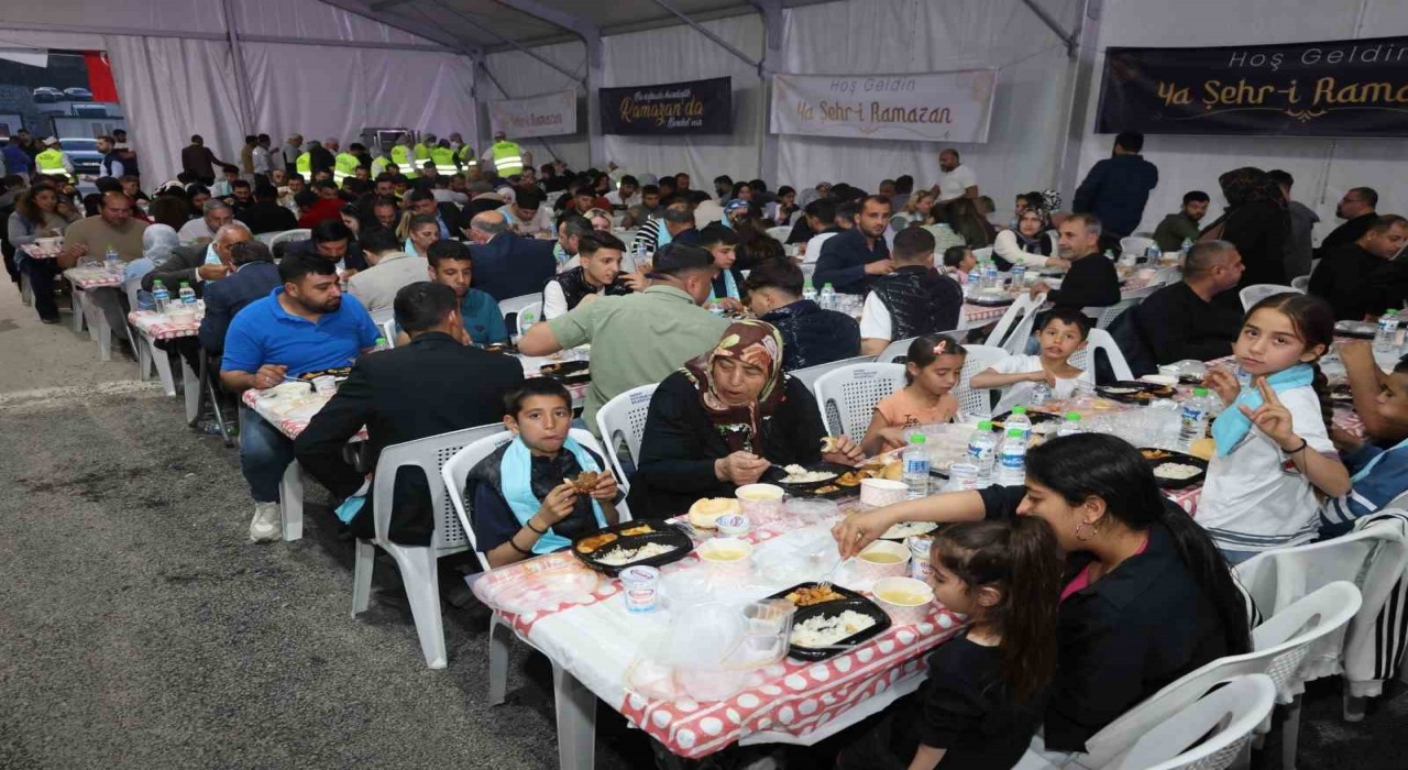 Hatayda Gençlik Sofrası iftarda kuruldu