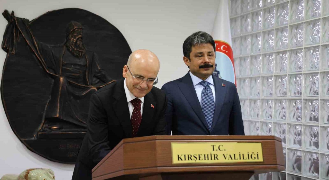 Hazine ve Maliye Bakanı Şimşek, Kırşehirde iş adamlarıyla buluştu
