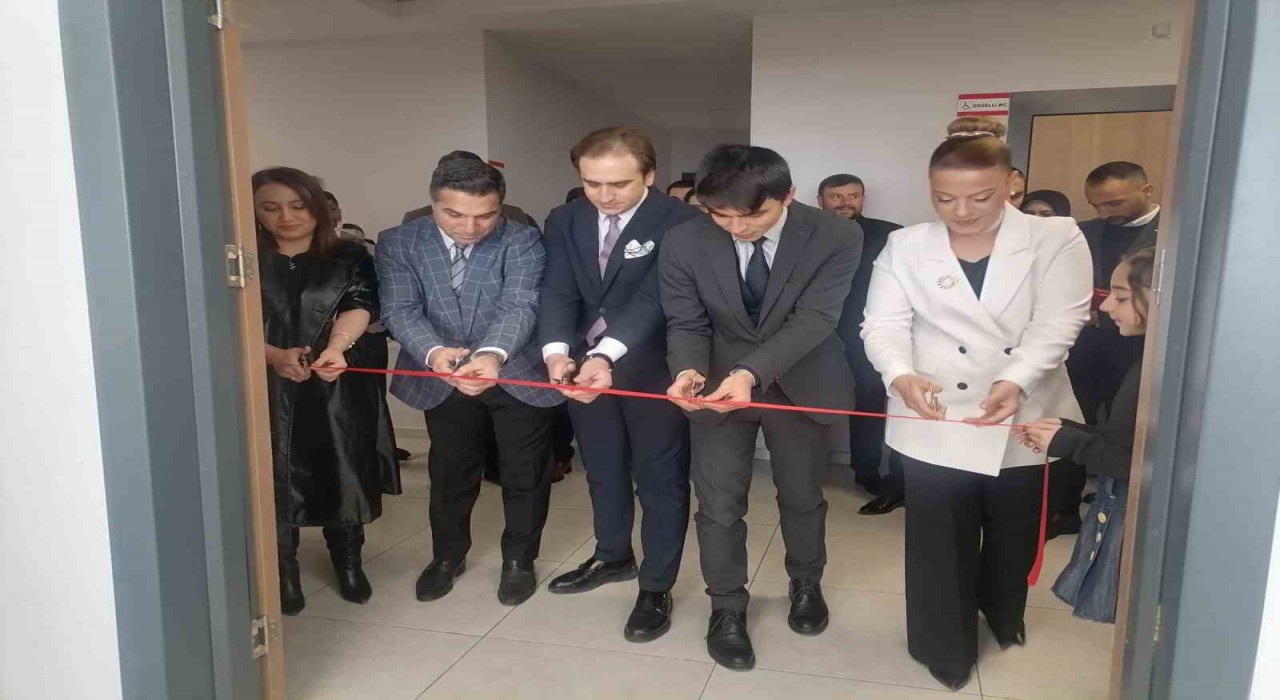 Hınısta kütüphane açılışı