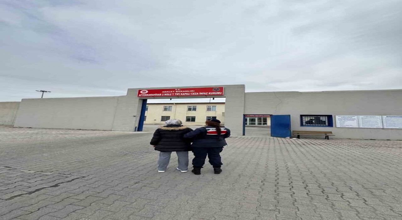 Hırsızlık suçundan 18 yıl 10 ay hapis cezasıyla aranan şahsı JASAT yakaladı