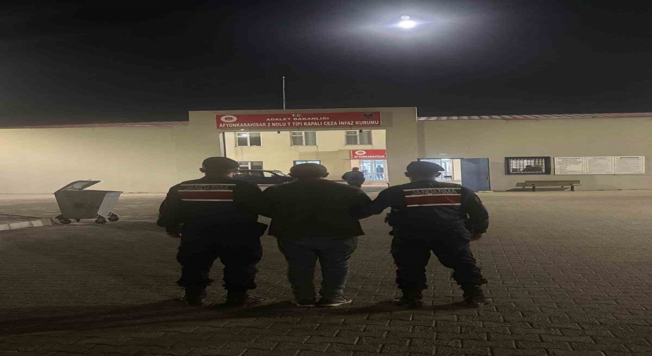Hırsızlık suçundan aranan şahsı jandarma yakaladı