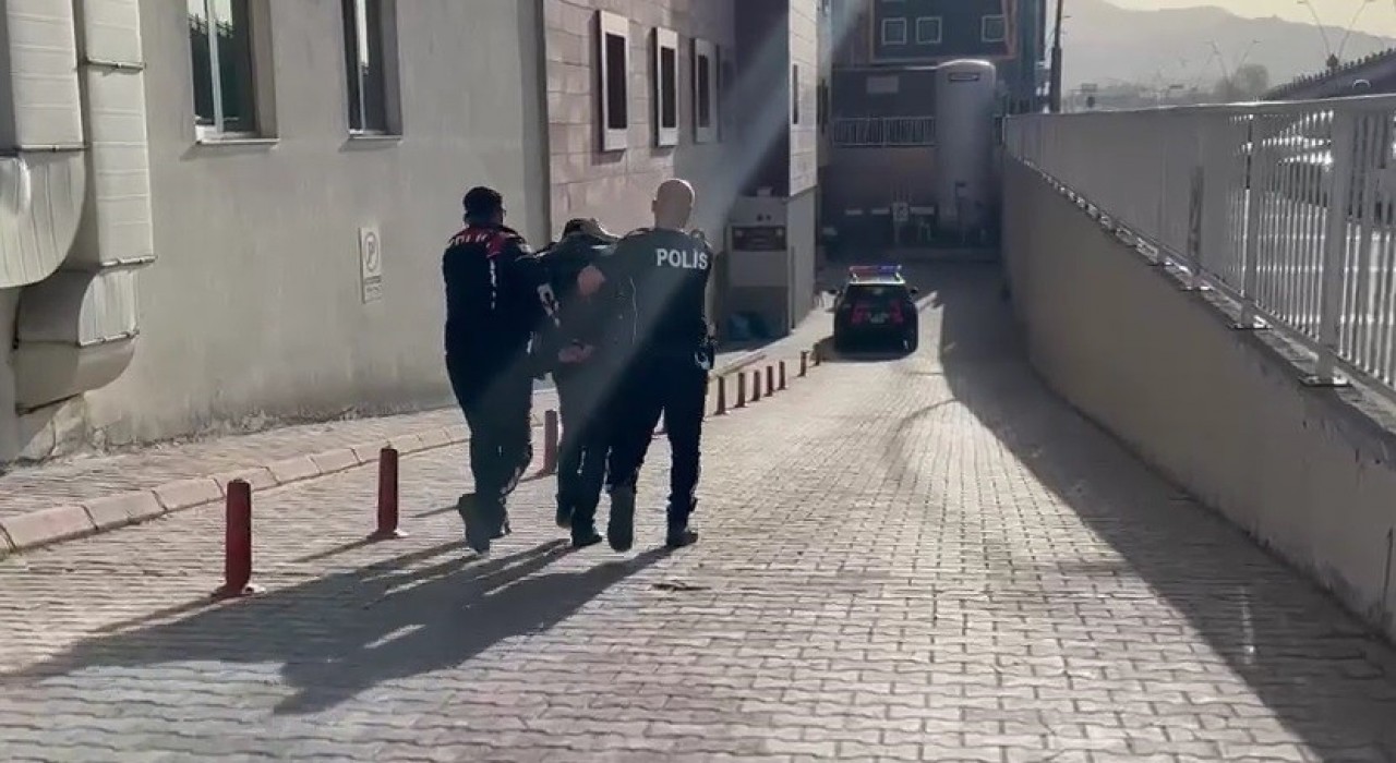 Hırsızlık suçundan aranan zanlı yakalandı