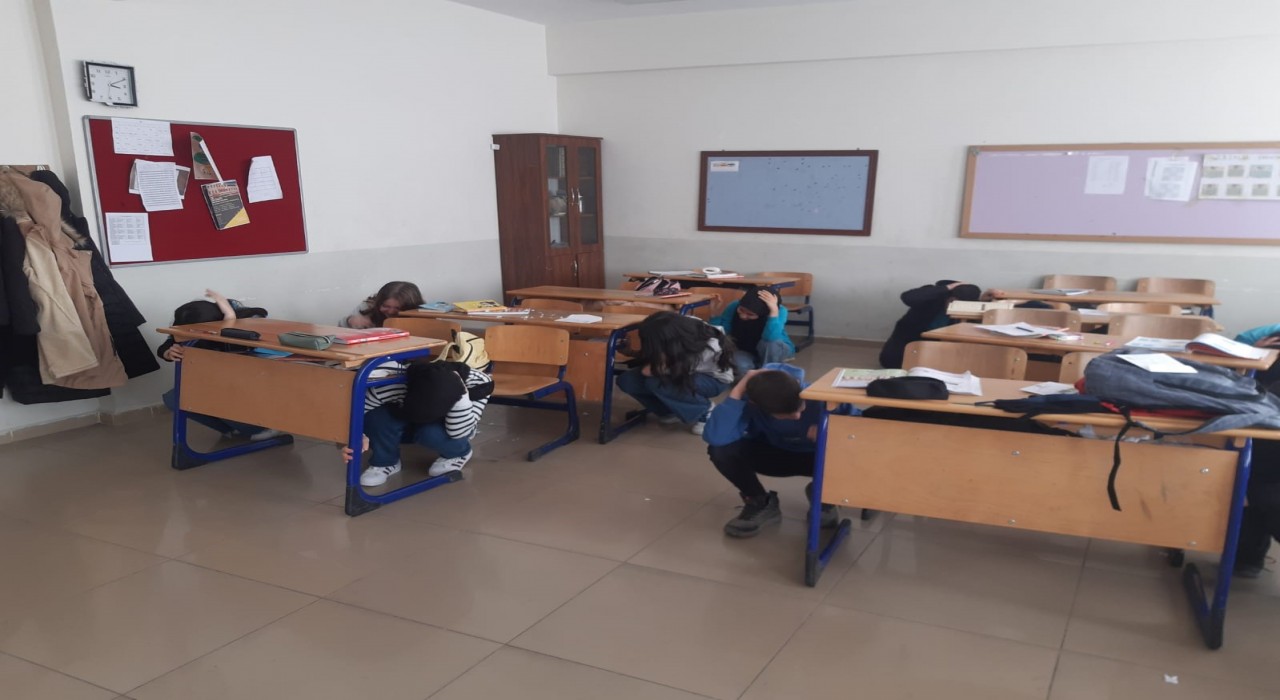 Hisarcık AİHLde deprem tahliye tatbikatı