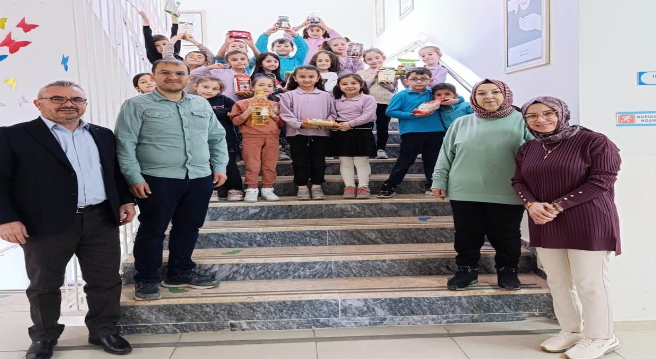 Hisarcık Atatürk İlkokulundan ihtiyaç sahiplerine 27 gıda kolisi