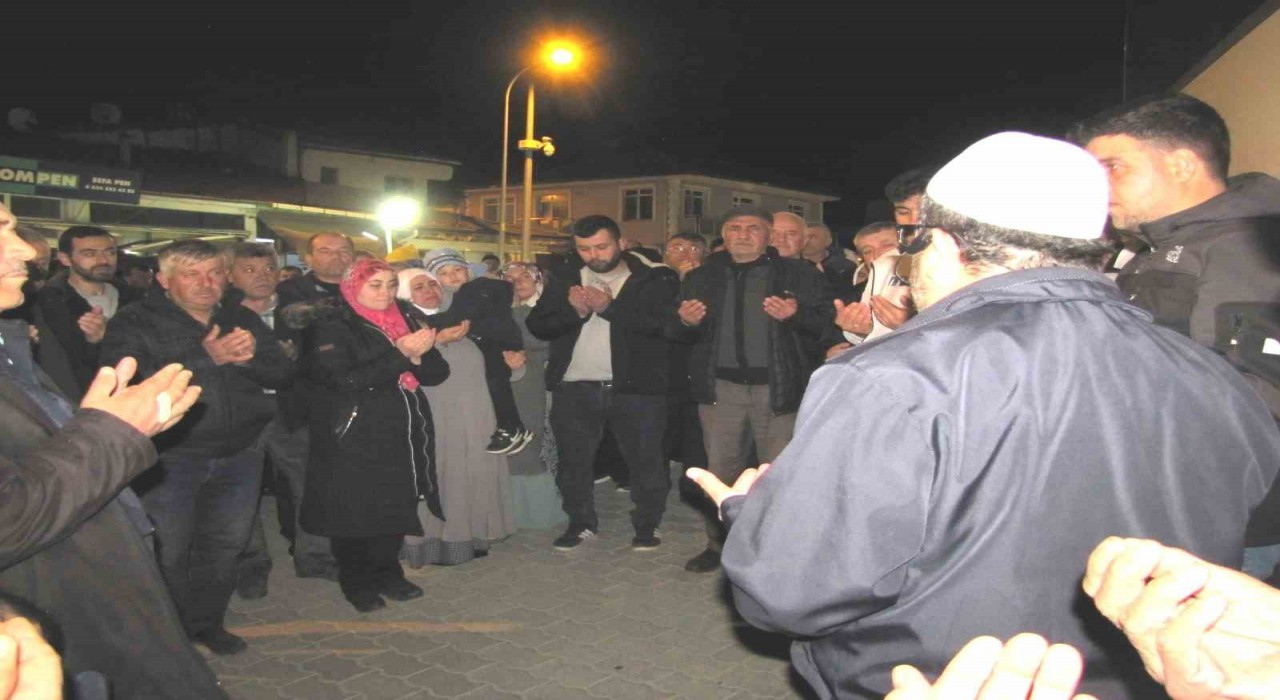 Hisarcıkta 7 kişilik umre kafilesi dualarla uğurlandı