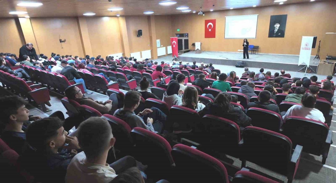 Hisarcıkta lise öğrencilerine Dijital Bağımlılık konulu konferans
