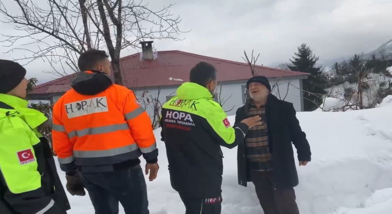 Hopada 8 gündür mahsur kalan kalp hastası adam ve eşi kurtarıldı