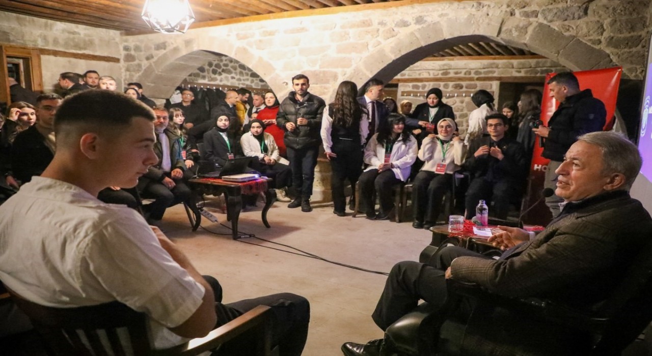 Hulusi Akar, Mektep Melikgazide tecrübelerini paylaştı