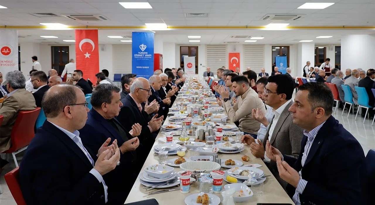 İftar sofrası ‘İyilik yolunda kardeşlik köprüsü için kuruldu