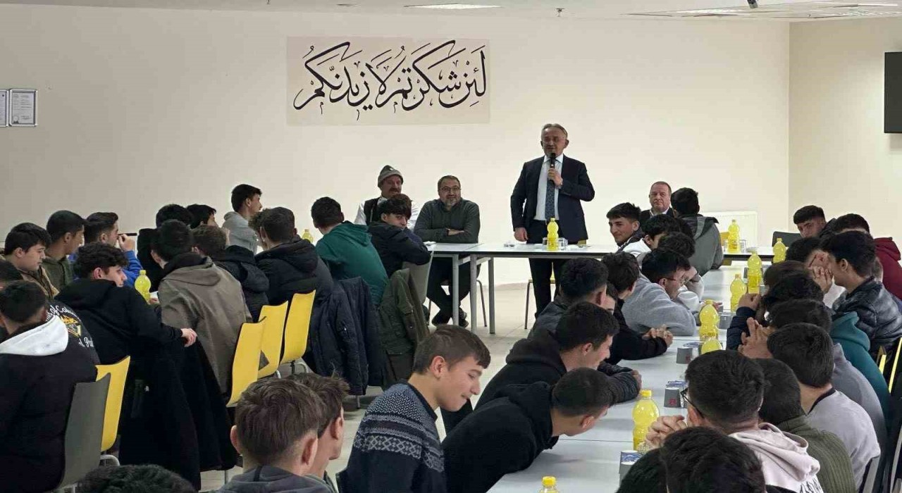İftarda Konuşalım programı söyleşilerle devam ediyor