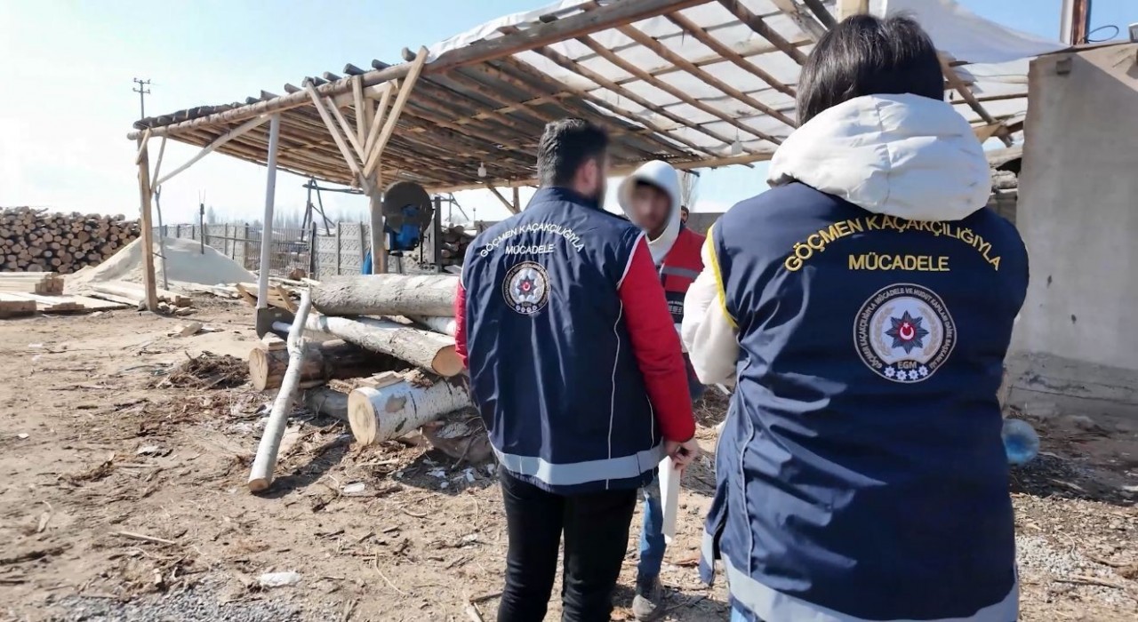 Iğdırda çalışma izni olmayan yabancı uyruklu düzensiz göçmen çalıştıran iş yerlerine operasyon