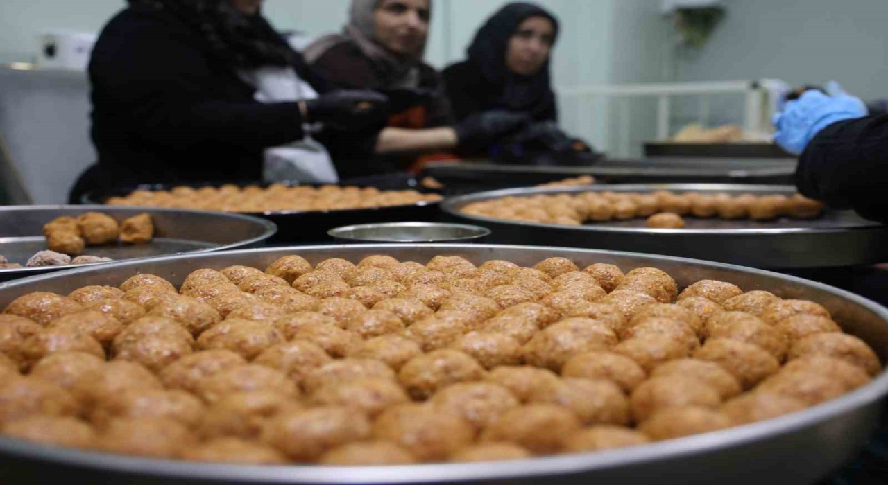 İhtiyaç sahiplerinin iftarı, gönüllülerin elinden