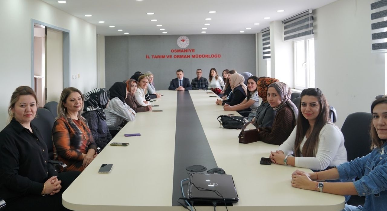 İl Tarım ve Orman Müdürü Kolabaş’tan Kadın Personele Jest