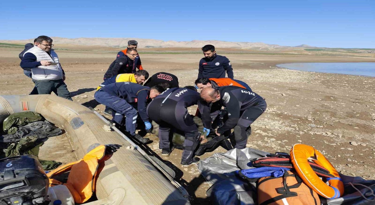 Ilısu Barajında balık tutmaya gidenlerin botu battı: 1 ölü