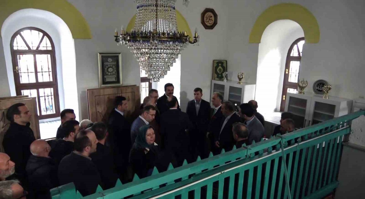 İlk kadın divan şairi Mihri Hatunun tespit edilen mezar yerine sanduka yerleştirildi