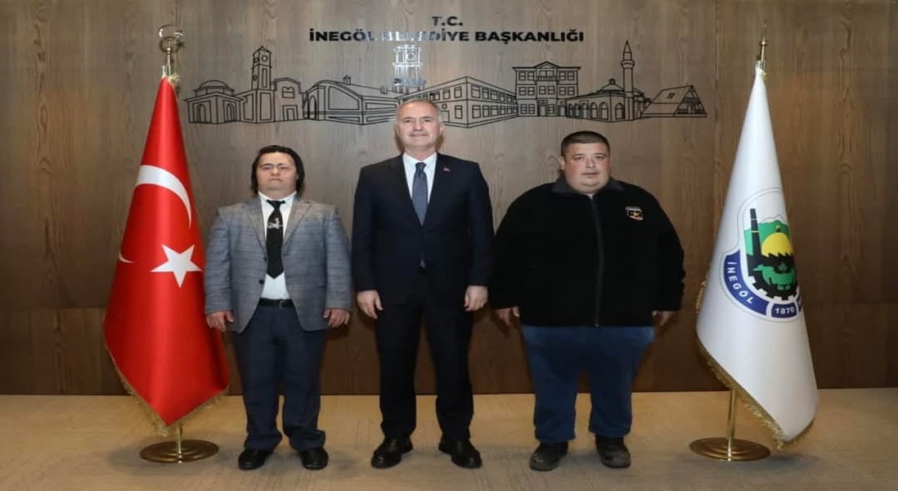 İnegöl Belediyesinden özel bireylere anlamlı doğum günü sürprizi