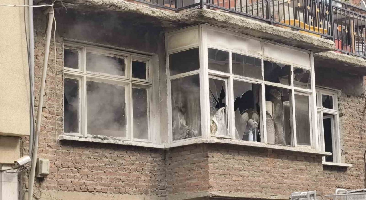 İnegölde 2 katlı ev alevlere teslim oldu