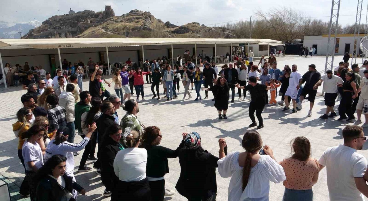 İranlılar nevruz kutlamalarına başladı