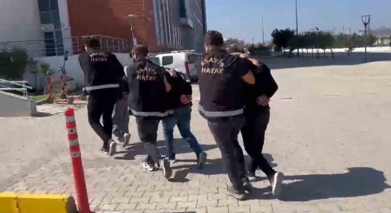 İskenderunda hırsızlık şüphelisi 4 şahıs yakalandı