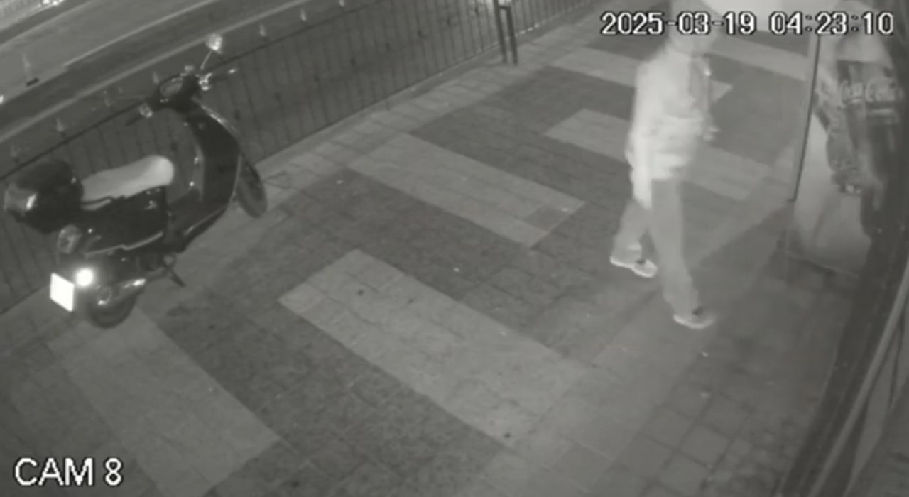 Ispartada tekel bayi soygunu: Soygun anı güvenlik kamerasında