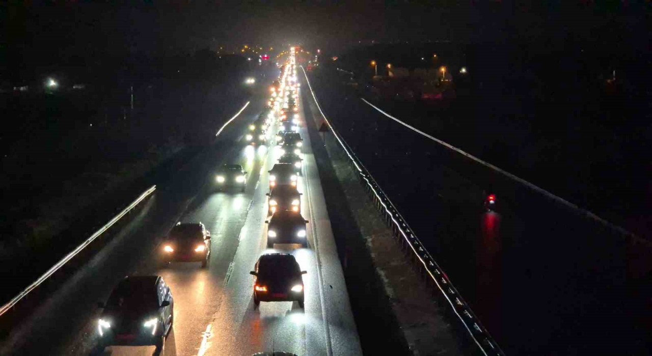 İstanbula dönüş: Tekirdağda trafik yoğunluğu