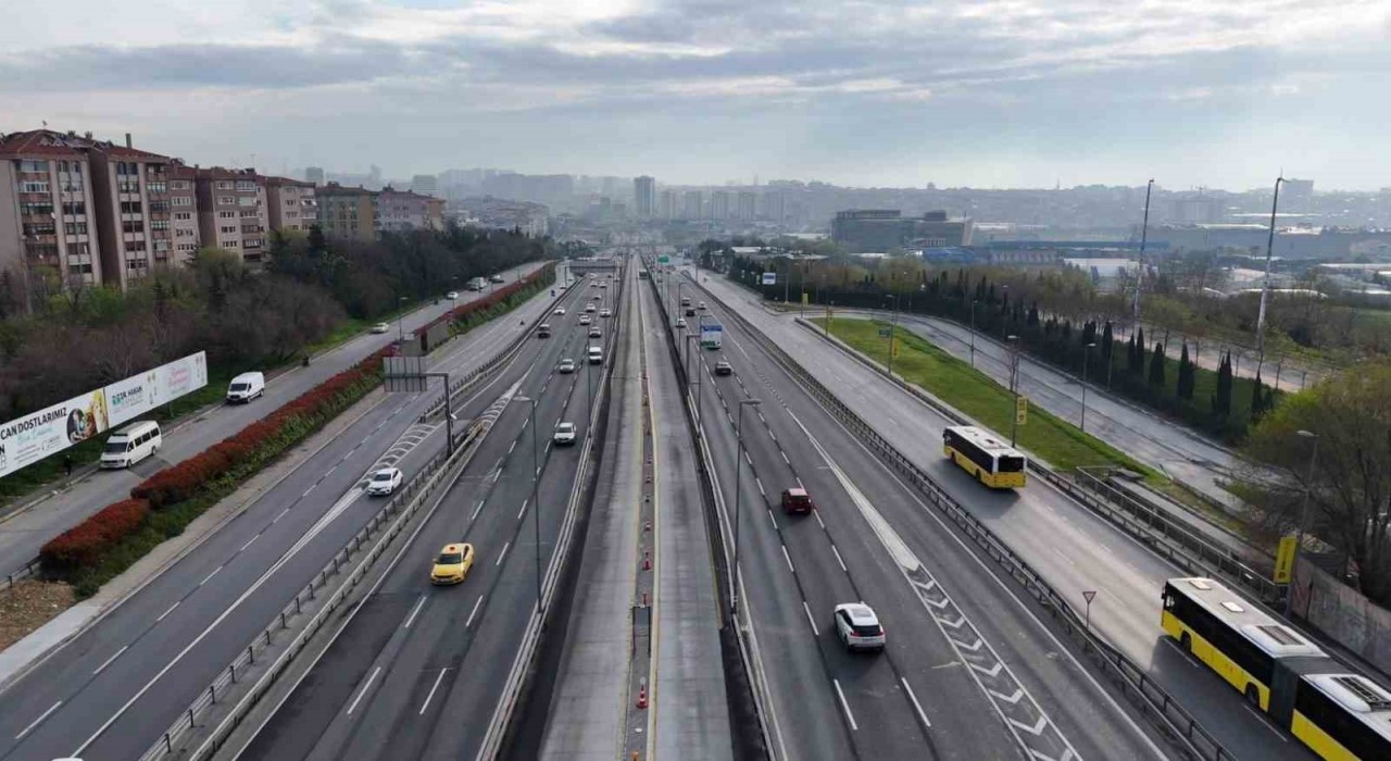 İstanbulda bayramda yollar boş kaldı, trafik yoğunluğu yüzde 6 oldu
