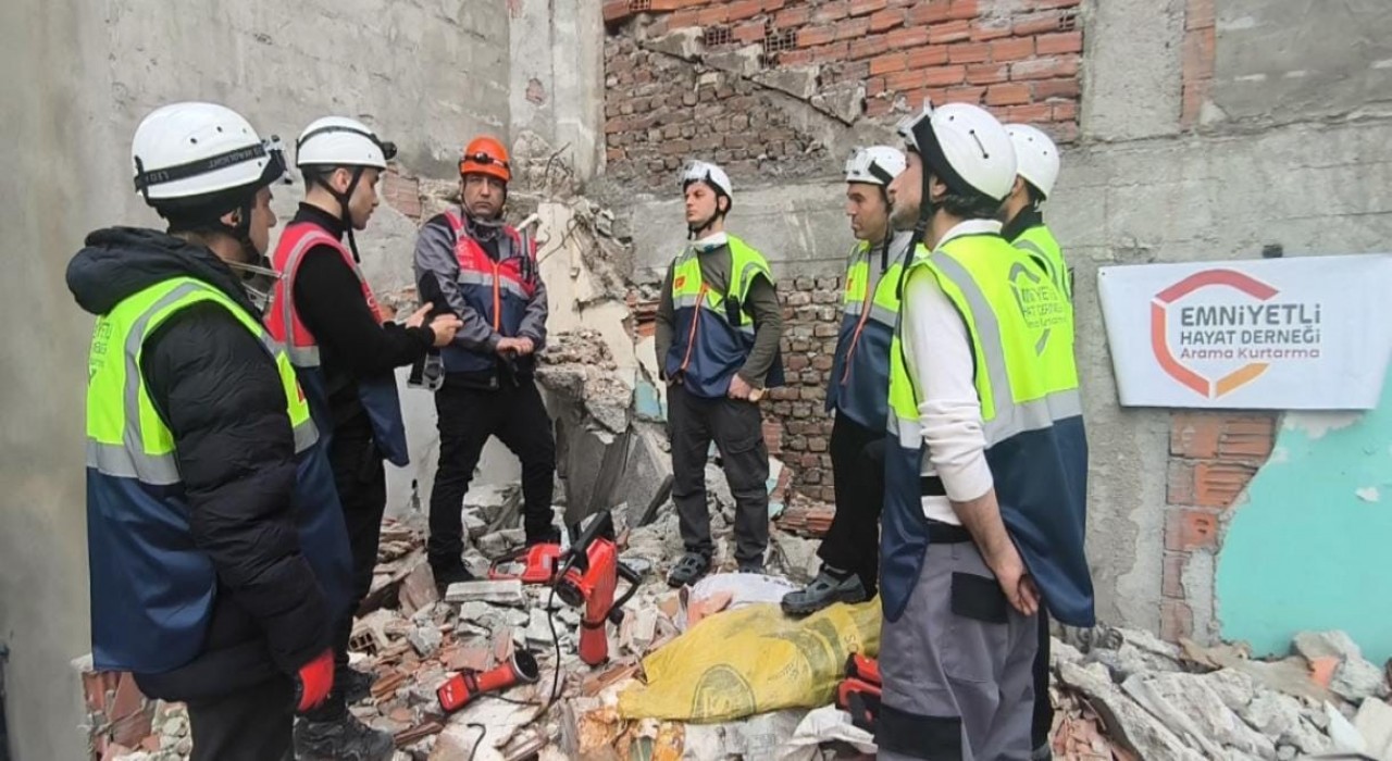 İstanbulda gerçeğini aratmayan arama kurtarma tatbikatı
