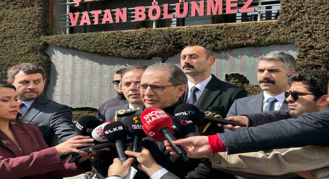 İstanbulda suç çetelerine yönelik operasyon: 4 kalem görünümlü suikast silahı ele geçirildi