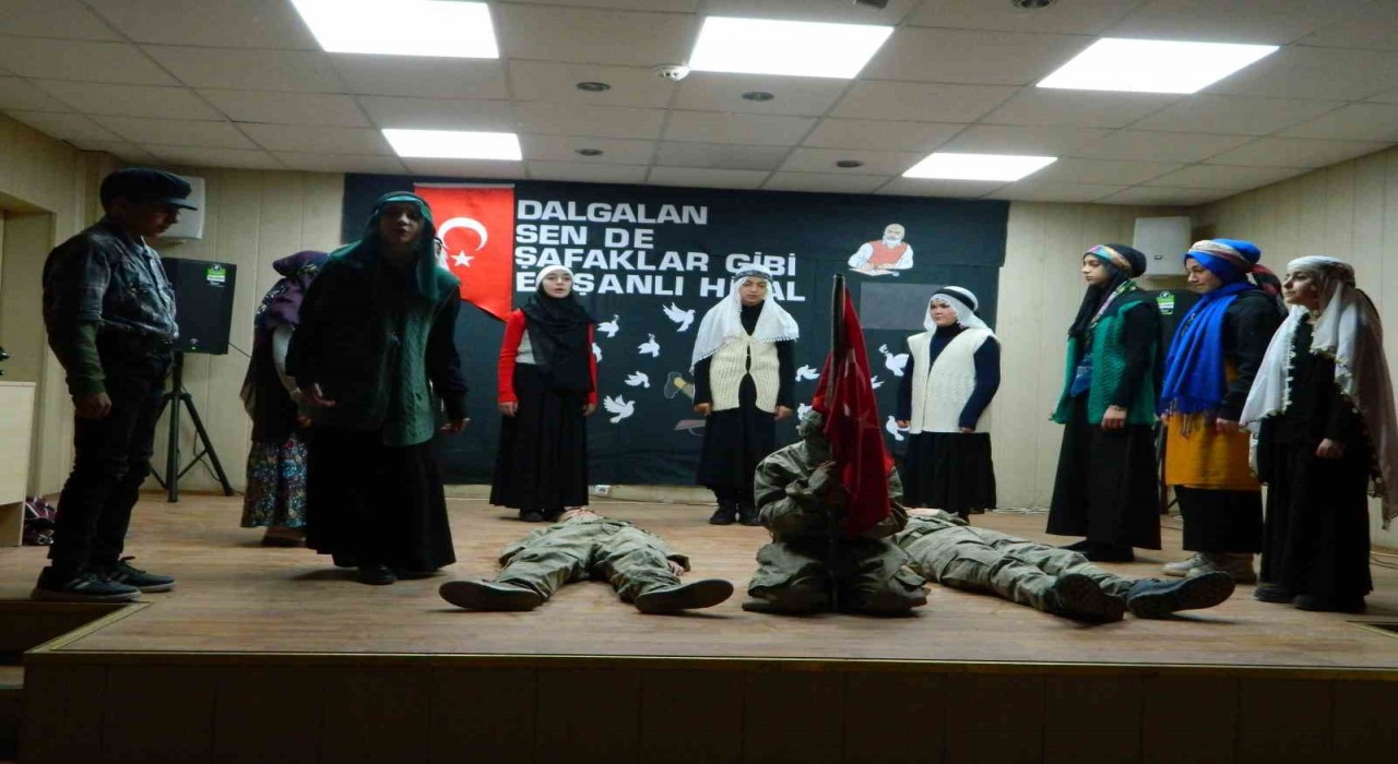 İstiklal Marşını tiyatro ile canlandırdılar