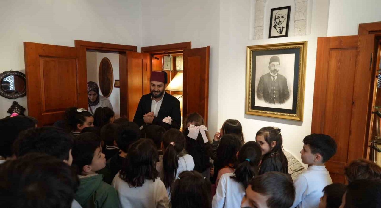 İstiklal Marşının 104ncü yılı Bağcılarda düzenlenen etkinlikle kutlandı