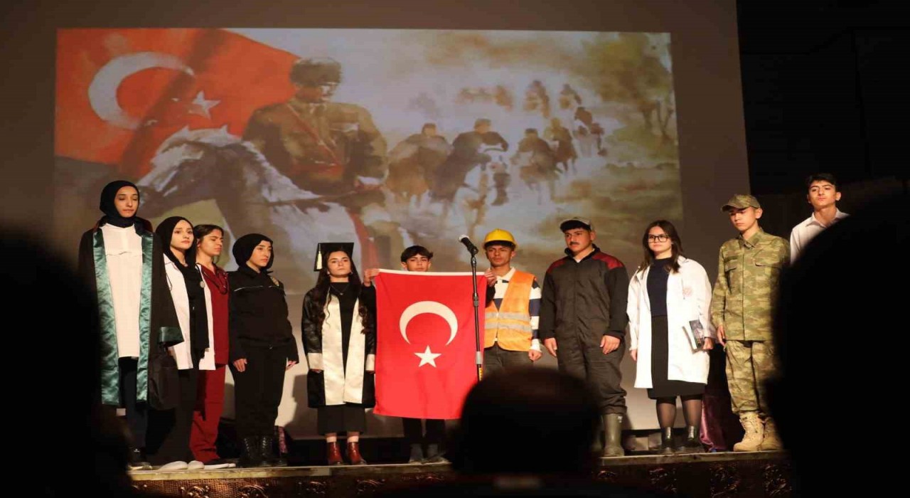 İstiklal Marşının kabulünün 104. yılı Erzincanda coşkuyla kutlandı
