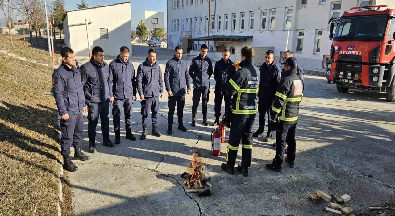 İtfaiye ekiplerinden jandarma personeline yangın eğitimi