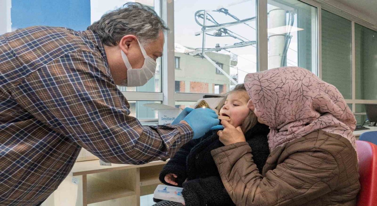 İzmir Büyükşehirden koruyucu diş sağlığı hizmeti