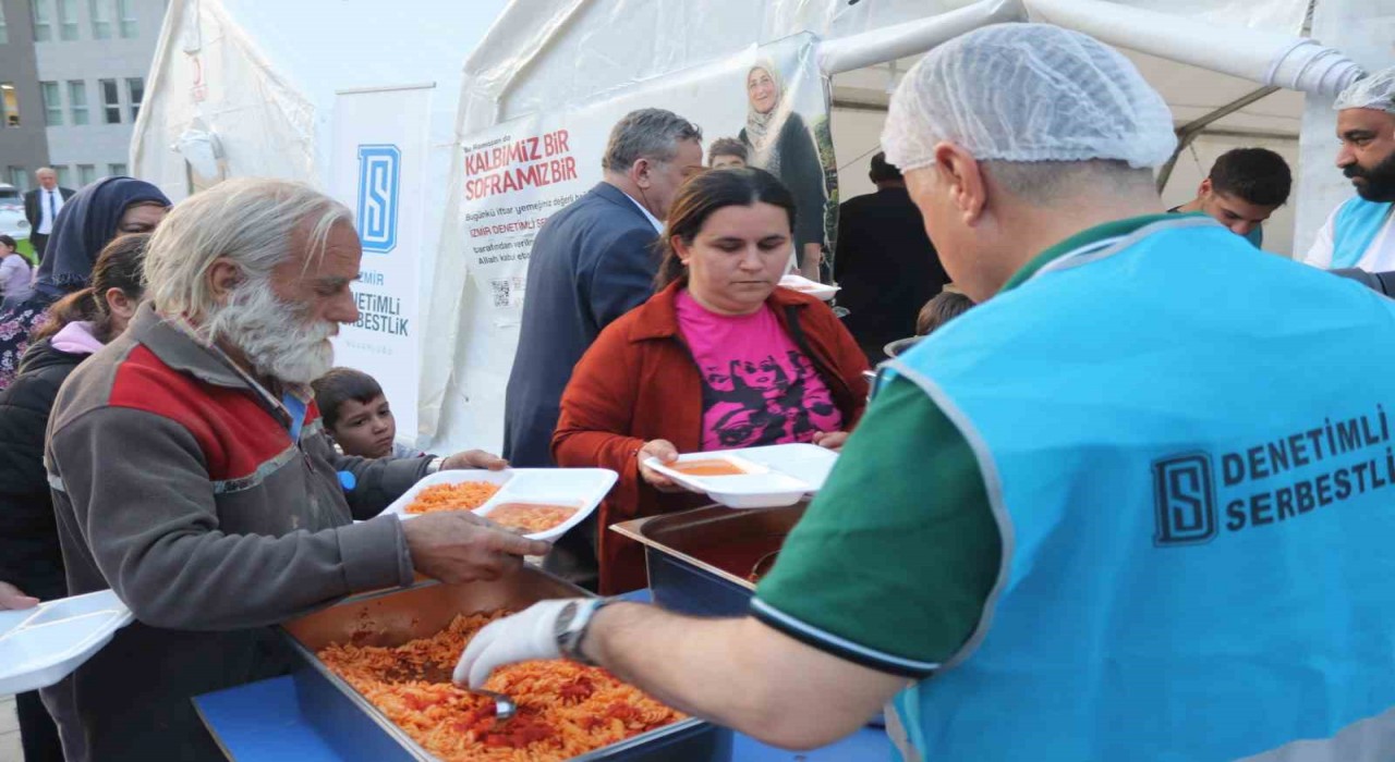 İzmir Cumhuriyet Başsavcılığından örnek proje: Yükümlülerden 2 bin kişiye iftar