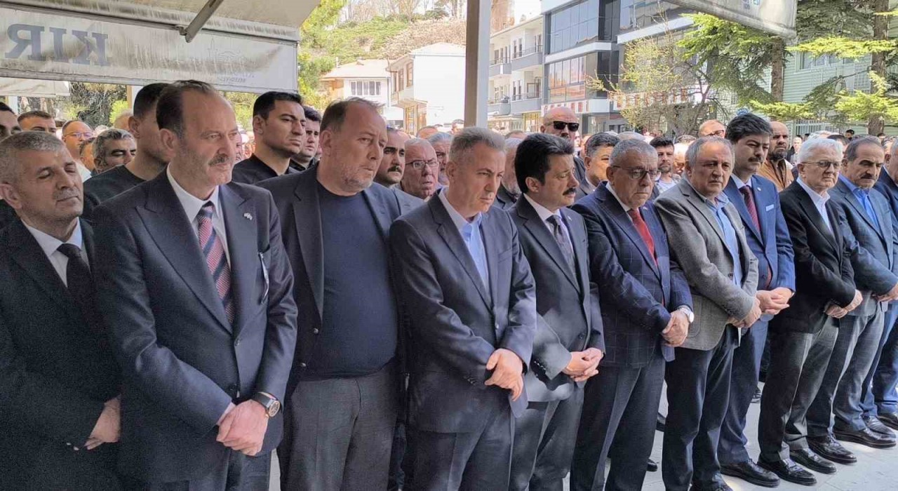 İzmir Valisi Elbanın babası son yolculuğuna uğurlandı