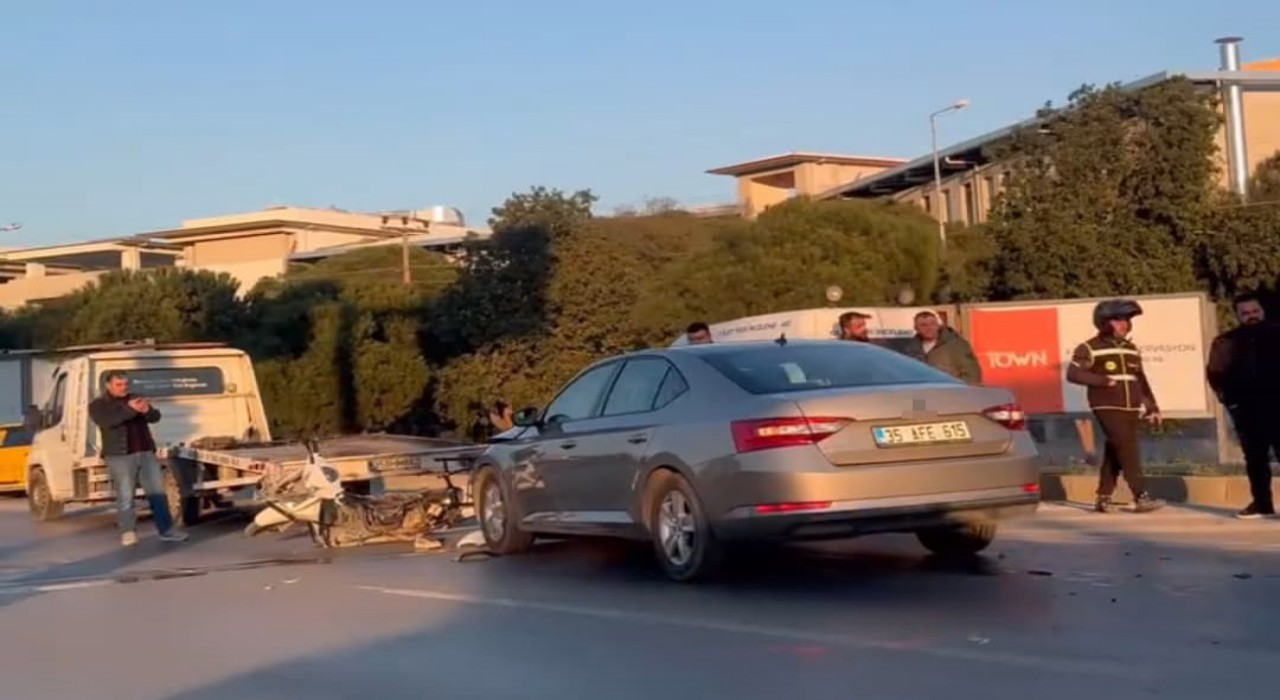 İzmirde feci kaza: Metrelerce savrulan motosikletli hayatını kaybetti