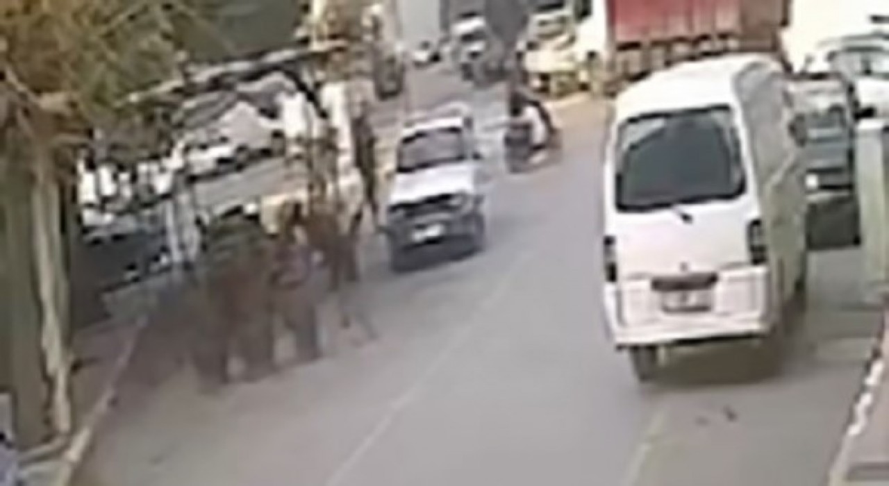 İzmirde motosiklet hırsızı suçüstü yakalandı