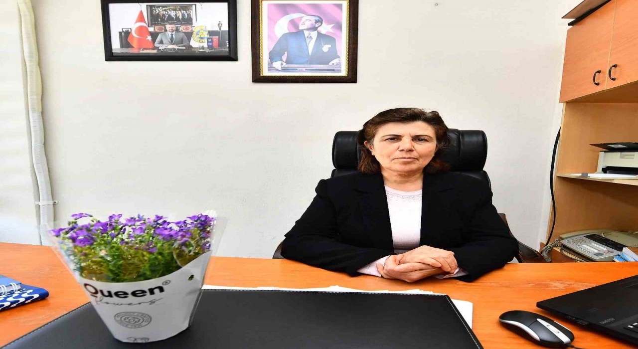 İzmirin kadın muhtarlarına mor çiçekli sürpriz