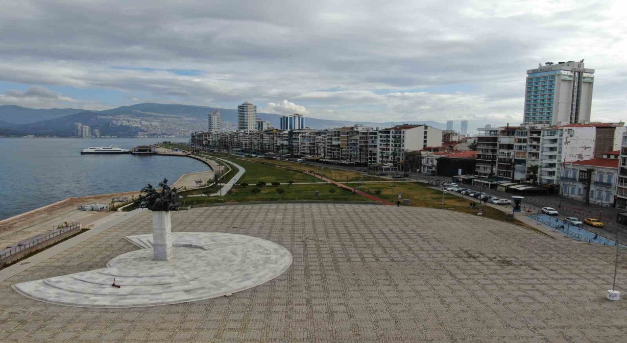 İzmirin kalbinde bayram sessizliği