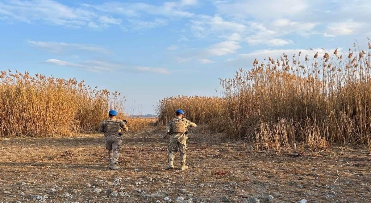 Jandarma Eber Gölünü havadan ve karadan koruyor