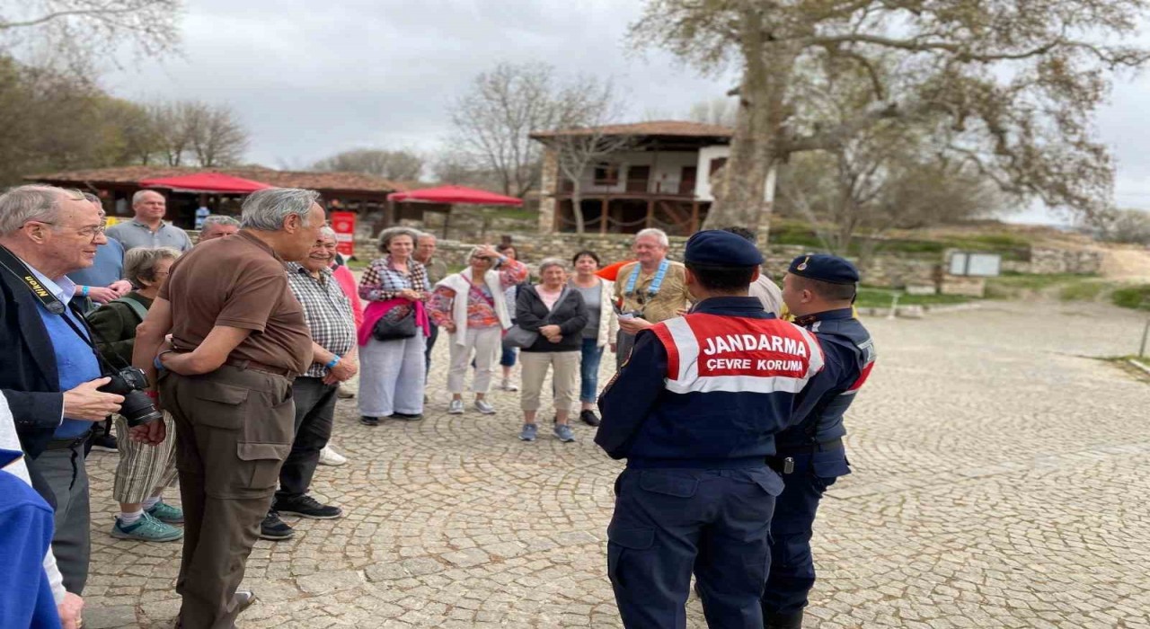 Jandarma ekipleri antik kent ziyaretçilerini bilgilendirdi
